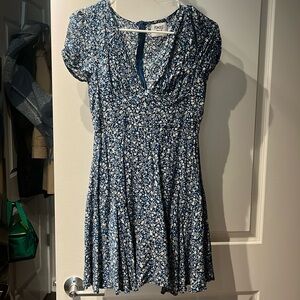 ✨🌼🌻Like New VNeck Dress🌼🌻 ✨